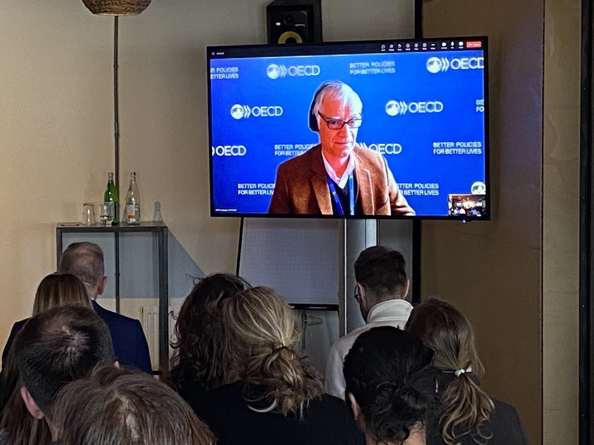 Nu bij ons @AdviesraadWTI seminar in 070 om met elkaar te spreken over kennisveiligheid met aanwezigen uit kennisinstellingen, bedrijfsleven, ministeries en overheidsdiensten.