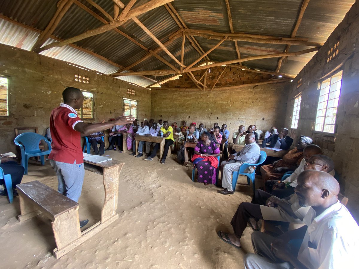 uetcl's tweet photo. UETCL projects team carrying out community engagement meetings in Kirolo village, Kapeeka for project affect communities along the Kawanda-Kapeeka-Kasana transmission line which provides reliable power to the Kapeeka substation https://t.co/WyzZkkPOWP