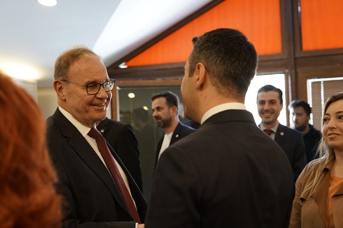 Cumhuriyet Halk Partisi Tekirdağ İl Başkanlığı ziyaretimizi gerçekleştirdik. Hep birlikte, var gücümüzle yapacağımız çalışmalar hakkında fikir alışverişinde bulunduk. 

Birleşe, birleşe başaracağız!
<a href="/chptekirdag_59/">CHP Tekirdağ İl Başkanlığı</a>