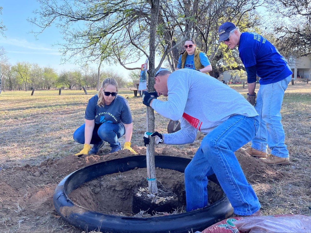 LCRA's tweet photo. Today is our annual #LCRAStepsForward Day! About 640 LCRA employees will be volunteering at dozens of community projects. Follow along on our Instagram Stories to see how we're giving back to the communities we serve: https://t.co/kbKmphvGY7
#LCRAGivesBack #NationalVolunteerMonth https://t.co/k7WcfnlLRm