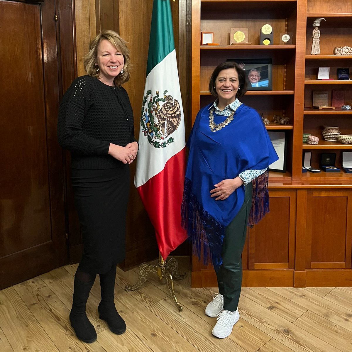 Ravie de m’entretenir avec <a href="/AmyBakerCAN/">Amy Baker</a> sur les réalisations, les défis et les possibilités de coop. de la #PolitiqueExtérieureFéministe 🇲🇽 et 🇨🇦, et sur le #RéseauDiploLatinesFR, qui vise à mettre en œuvre des actions concrètes en faveur de l’#ÉgalitéDesSexes