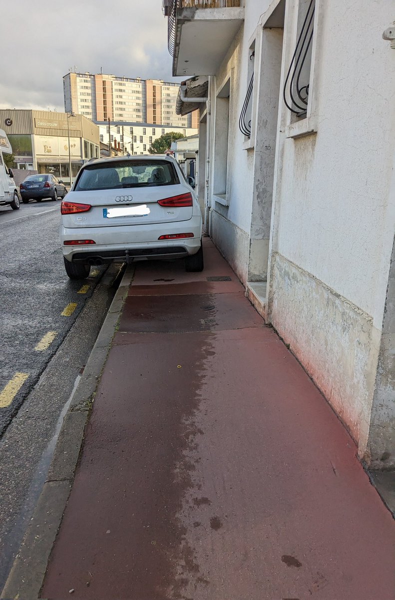 Pas une journée sans véhicule sur le trottoir 😬😩 #gcum <a href="/VilleduBouscat/">Ville du Bouscat</a> <a href="/GwenaelLamarque/">Gwénaël LAMARQUE</a> #QuartierGodardJeanJaures