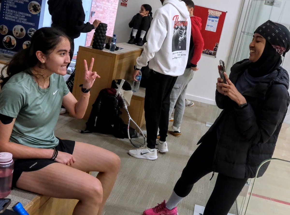SquashSite's tweet photo. It's another World Champs qualifier as @AiraAzmannn joins big sis @Aifaazmann in the Chicago draw ...

[3] Aira Azman (Mas) 3-0 [10] Menna Hamed (Egy)11-8, 11-6, 11-4 (48m) https://t.co/gma540kUqg