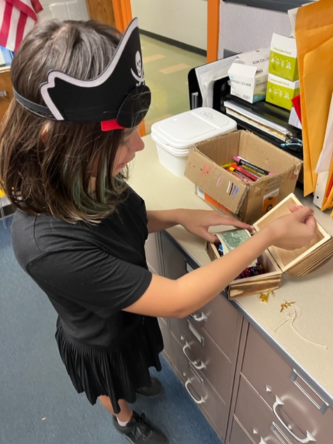 southrangederry's tweet photo. Congratulations, Arya, our 3rd Book Blast Treasure Chest winner. Way to go! For those families that still want to participate, register: https://t.co/wV8RIcXqOA….  To support our school &amp; help our students have access to more books, please donate here. https://t.co/jOJSwa5El3 https://t.co/dVOL0PBhT3