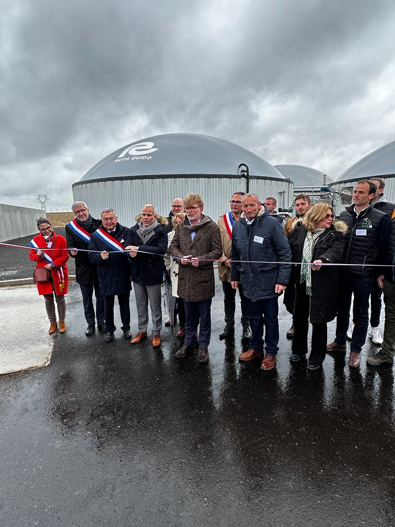 Prefet41's tweet photo. #Visiteofficielle | Marc Fesneau, ministre de l’Agriculture et de la Souveraineté alimentaire, s’est rendu à #Mer pour inaugurer et échanger sur le fonctionnement de l'unité de méthanisation BiogazMer. https://t.co/XVef0lhZYu