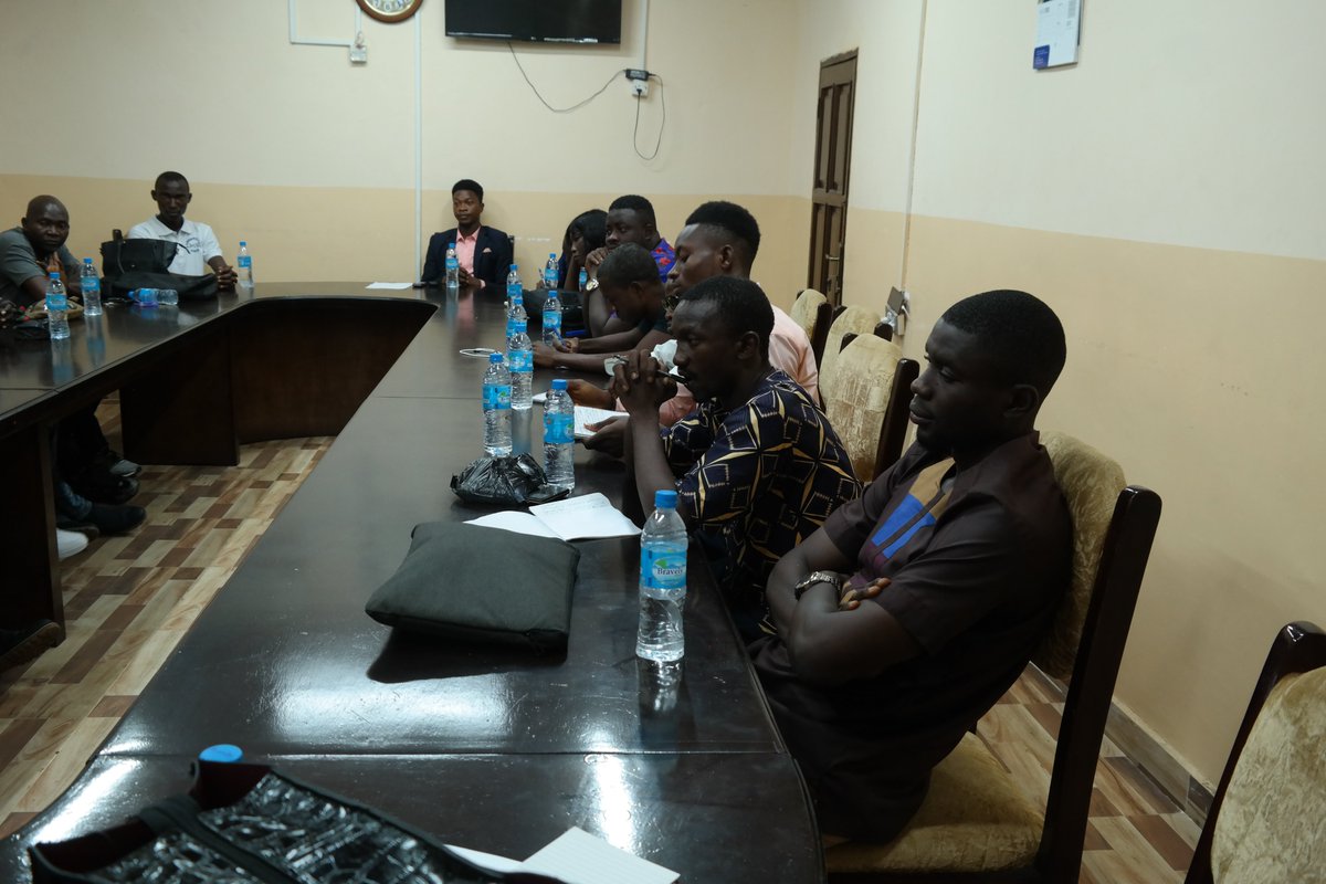 WestAfricaWome2's tweet photo. We held a meeting at @PPRC_SL with all #PoliticalParties #YoungGenerationalLeaders on the topic "PREVENTING ELECTION VIOLENCE THROUGH DIPLOMACY", negotiating ways on how to combat election violence using Diplomacy. The discussion was well formalized.
@UNSierraLeone
@ECsalone https://t.co/XQnkEXEeSs