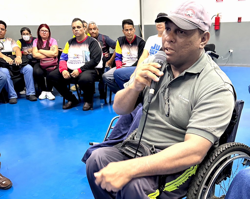 En nuestro primer día nos reunimos con las y los activistas del Movimiento Somos Venezuela en el municipio Valera, una de las localidades más importantes de esta región, donde recibimos propuestas para el avance de nuestra organización <a href="/MSomosVen/">Movimiento Somos Venezuela</a> <a href="/delcyrodriguezv/">Delcy Rodríguez</a>