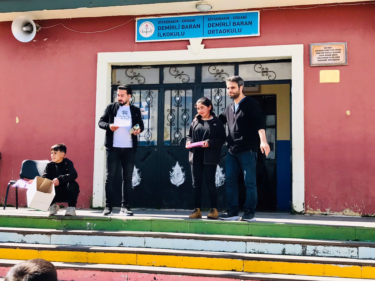 Demirlibarann's tweet photo. Her ay başarıları ile kendi sınıflarında birinci olan öğrencilere ayın öğrencileri ödüllerini verdik.

@tcmeb
@aliihsansu_
@a_karaaslan69
@Murat4Kucukali
@atabeyahmt
@Diyarbakirmem
@erganimem2 https://t.co/ZcTQLhD7Ym