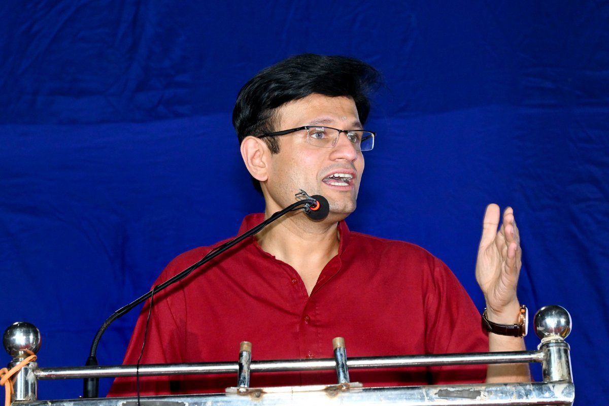 ghatge_raje's tweet photo. #कागल येथील गैबी चौकात राजे विक्रमसिंह घाटगे बँकेच्या माध्यमातून यशस्वी झालेल्या 'उद्योजकांचा मेळावा' मोठ्या उत्साहाने पार पडला. विश्वरत्न डॉ. बाबासाहेब आंबेडकर जयंती व स्व. राजे विक्रमसिंह घाटगे यांच्या स्मृतीदिनाचे औचित्य या मेळाव्याचे आयोजन करण्यात आले होते.
@rajecoopbank https://t.co/qwdIFm67Vh