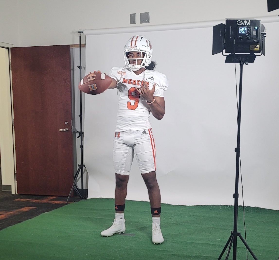 CobeyThompkins9's tweet photo. Enjoyed my visit yesterday at Mercer preciate it for having me and I look forward on coming back🤝🏾‼️#RaiseTheBar #Classof24 @MercerFootball @CoachCole828 @CoachSEllis @StockbridgeFoo2 https://t.co/1niOXX7Jr6