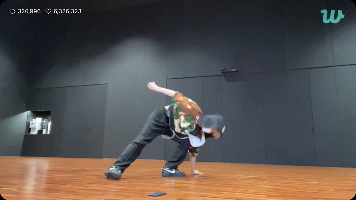 enhypenupdates's tweet photo. [EN-LIVE RECAP🌟] 230414
“ENHYPEN Dance Jam Live #230414”

Ni-ki’s Weverse Live Playlist 🎵

Come Around Me - Justin Bieber
ParadoXXX Invasion - ENHYPEN
Be Like Me (feat. Lil Wayne) - Lil Pump
Polaroid Love - ENHYPEN
BLUE CHECK (feat. Jay Park & Jessi) - toigo
VIBE (feat. Jimin of BTS) - TAEYANG

@ENHYPEN_members @ENHYPEN #ENHYPEN #엔하이픈