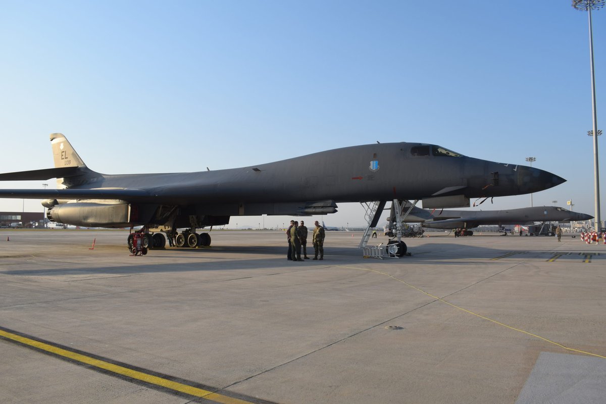 ASForcesMag's tweet image. A pair of B-1B #Lancers from @28thBombWing will participate in a joint exercise with the Indian Air Force this week—the first time the #BONE has participated in an exercise there.

airandspaceforces.com/usaf-b-1b-lanc…
