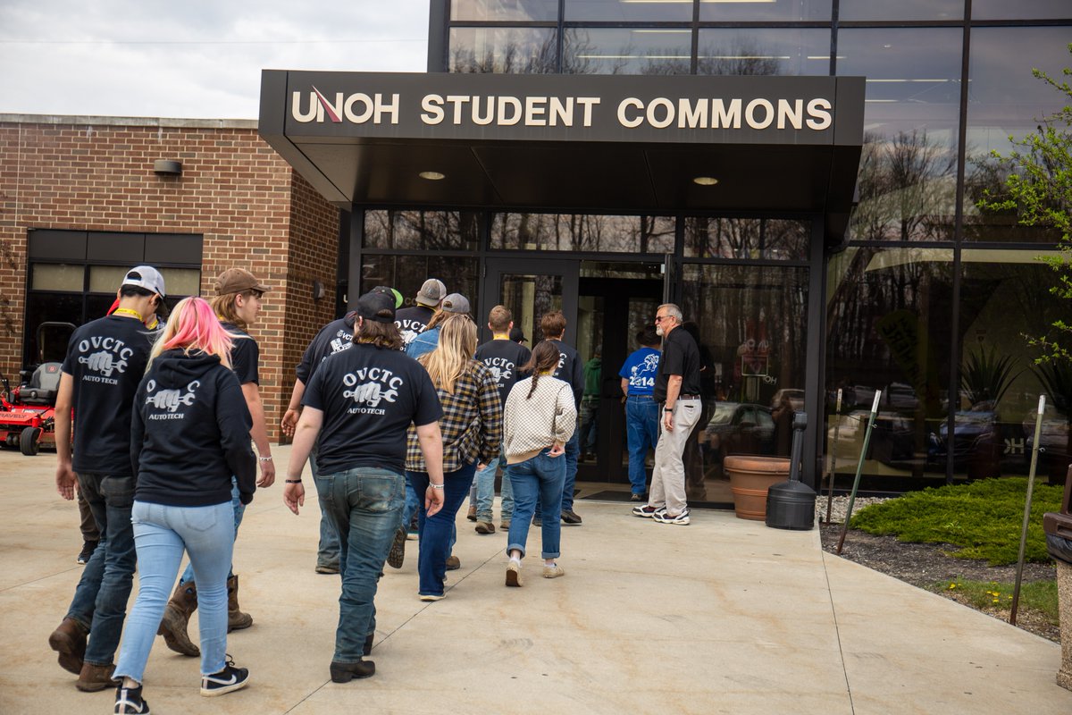 UNOH_edu's tweet photo. Welcome to campus future Racers! 😉 🏁 #SpringPreviewDay https://t.co/L0HjuOX6dT