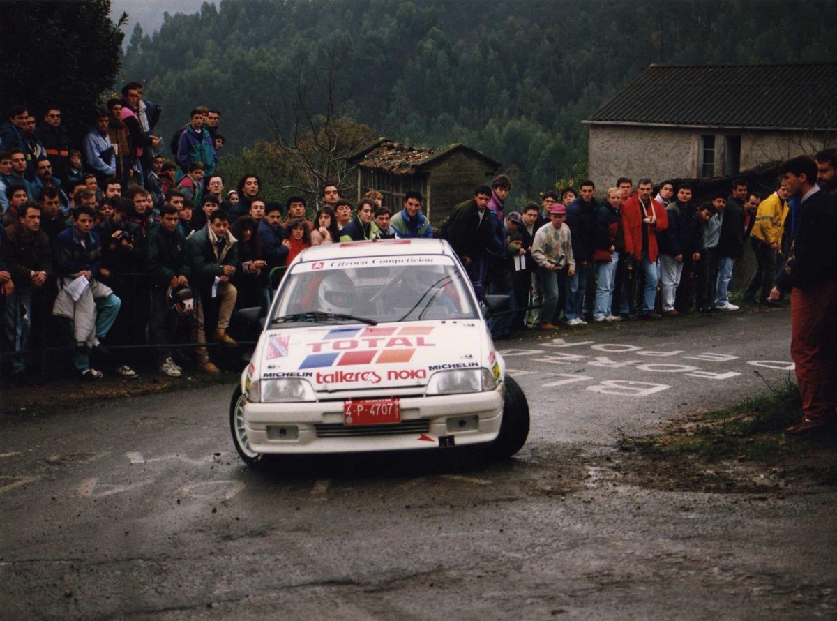DiegoDesalojo's tweet photo. Hoxe empeza o #RaliDeNoia e sempre me gusta recordar a un amigo de meu pai. #ArturoRial piloto local que foi campeón galego tres veces a finais dos 80 e principios dos 90 e campeón de España da #CopaAX . Actualmente vexoo todolos días pasar un Seat Panda camiño da taberna 🤣 https://t.co/lvUhKmpQhR