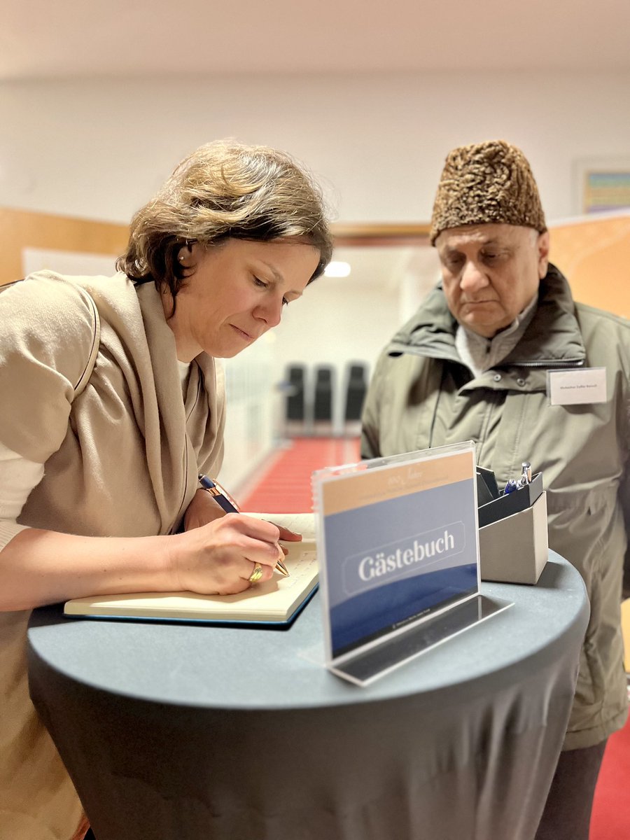 AhmadiyyaKiel's tweet photo. Gemeinsam mit Freunden und Bekannten fand gestern der erste Iftar Empfang der #Ahmadiyya Kiel statt.

Die spirituelle Bedeutung des Fastens stand im Vordergrund des Abends. Anschließend wurde gemeinsam das Fasten gebrochen. 

Wir freuen uns auf weitere Begegnungen dieser Art! https://t.co/EcS73JLnxW