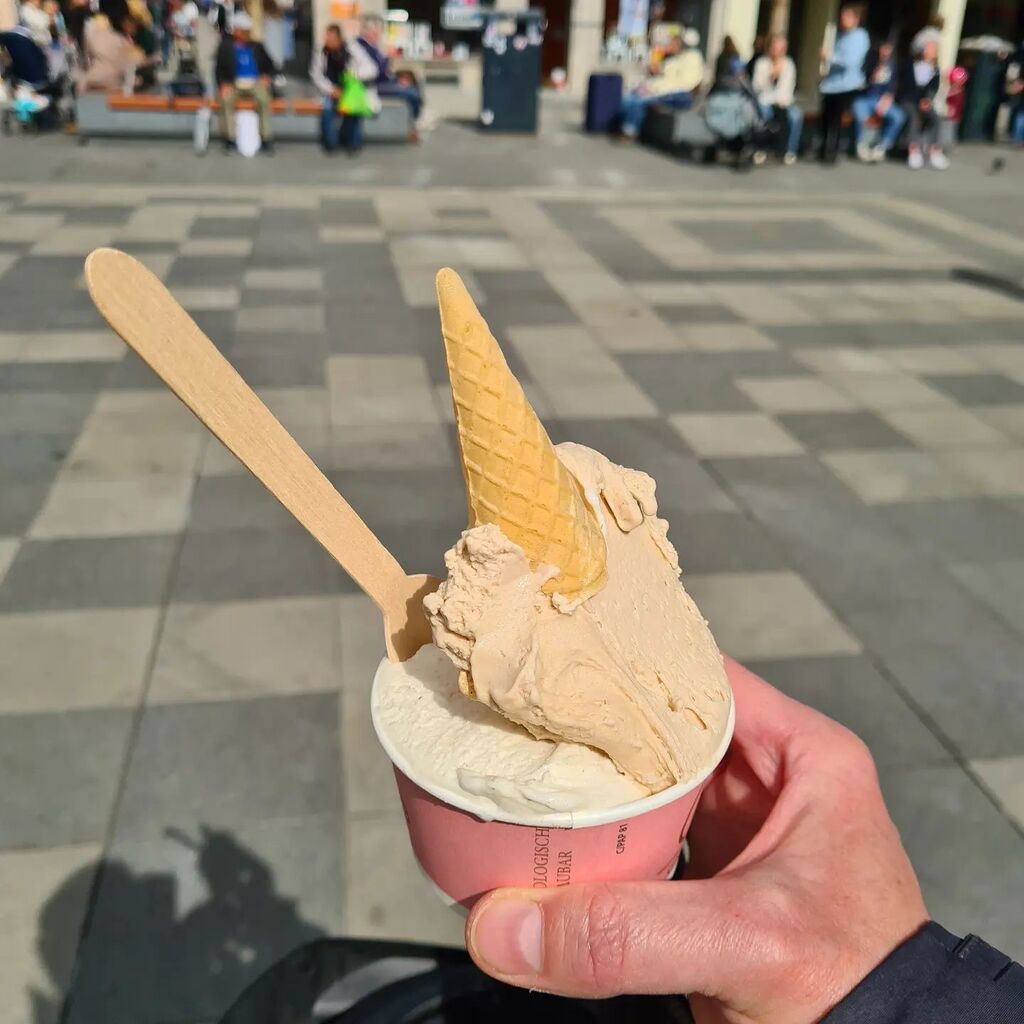 Bestes #eis in Würzburg #testfahrt #eisgehtimmer #gpsradler instagr.am/p/CrBLhIls0fr/