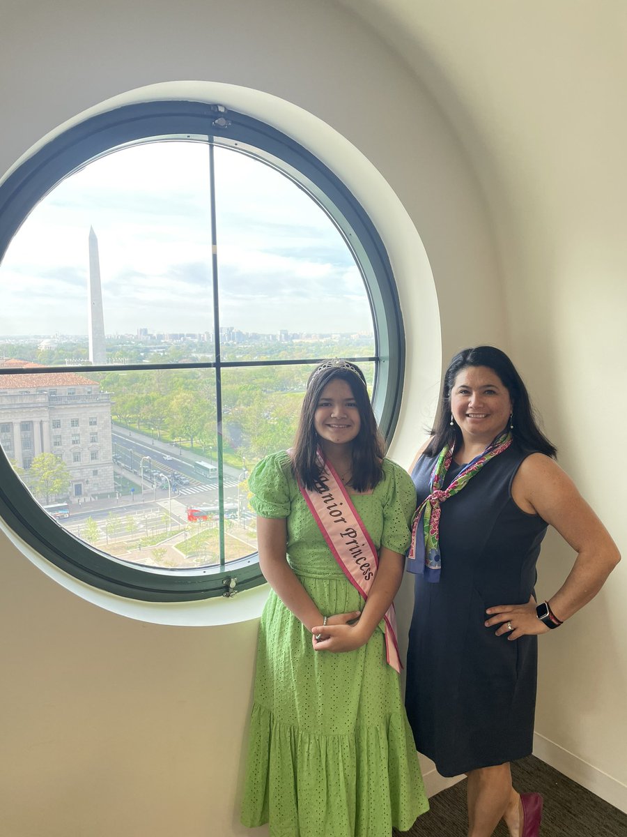 tessbarker's tweet image. Thank you to the @IndianaUniv Advancement office for letting Indiana’s National Cherry Blossom Junior Princess, Izzy B., and I visit the DC offices. What a great resource for #hoosier students to experience DC! #indiana #futurehoosier #leadersblossom