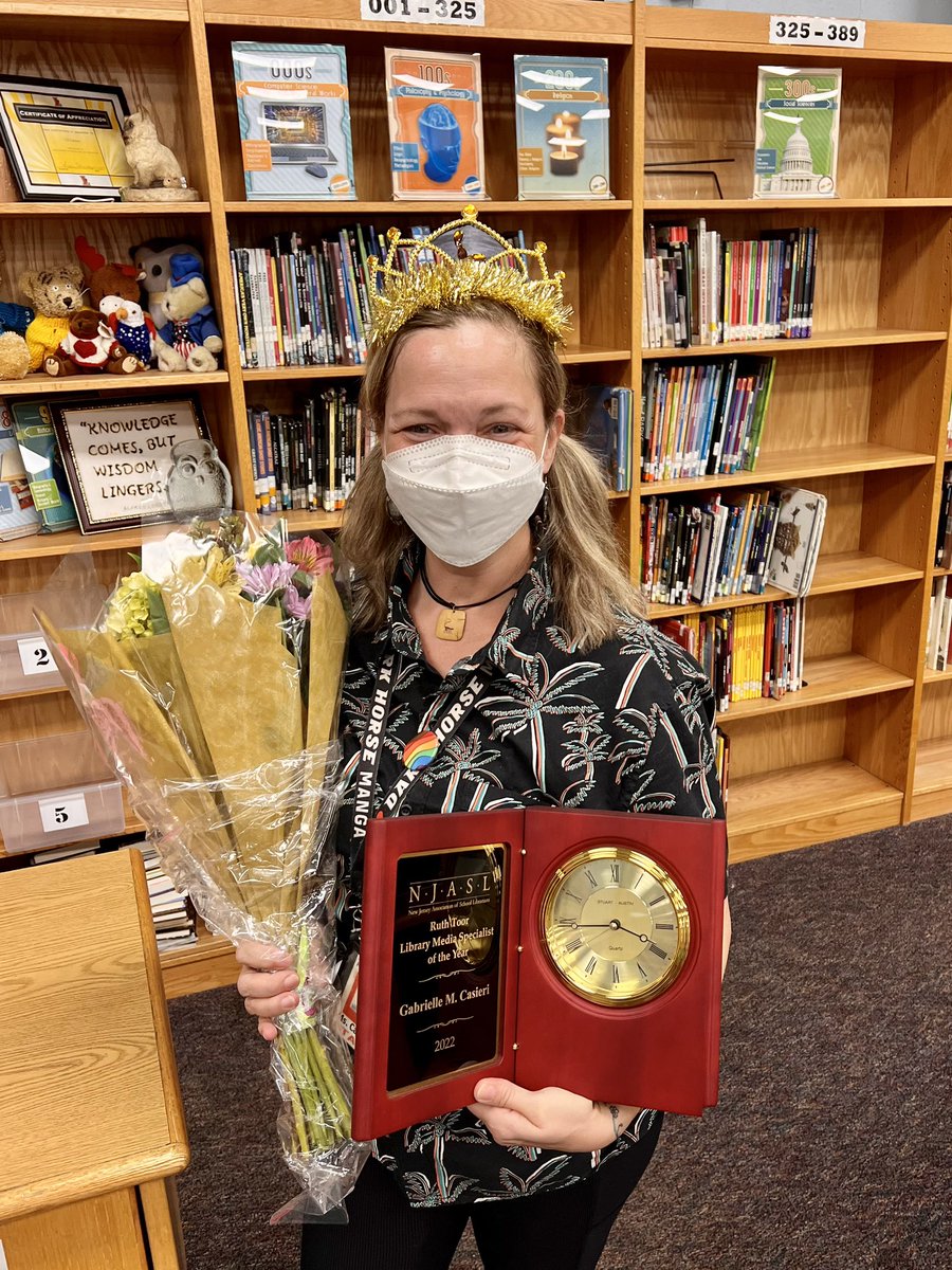 Celebrating our AMAZING, award winning, LIS librarian @MrsCasieri for National School Librarian Day! Thank you for everything you do for our school and students! Hope the tiara makes up for the spring break delay! @drafischer @LISShines