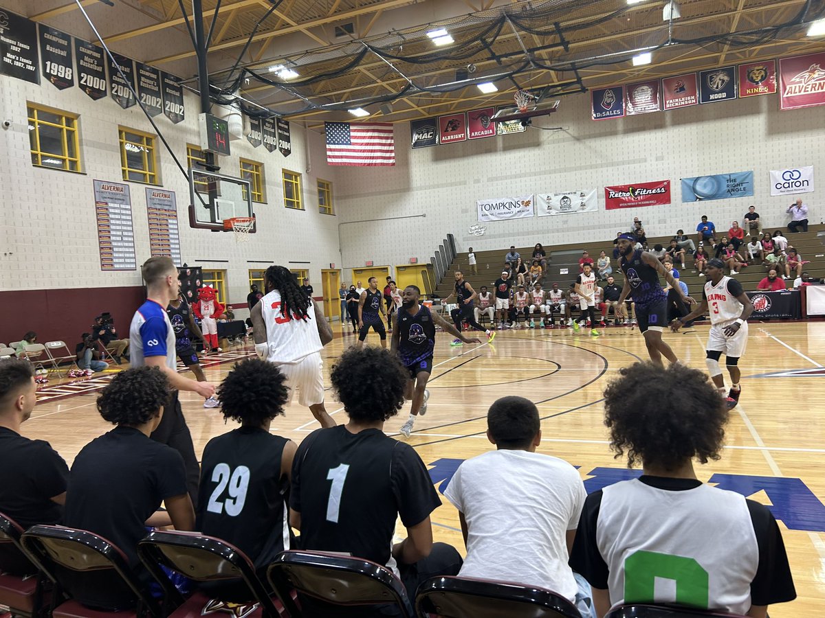 _JonnyJETSon's tweet photo. Took some of the #JETHoops gang to the @_ReadingRebels game last night. Great time and we got that W!

#ForTheCity⛩️ https://t.co/UoRi7Imcwu