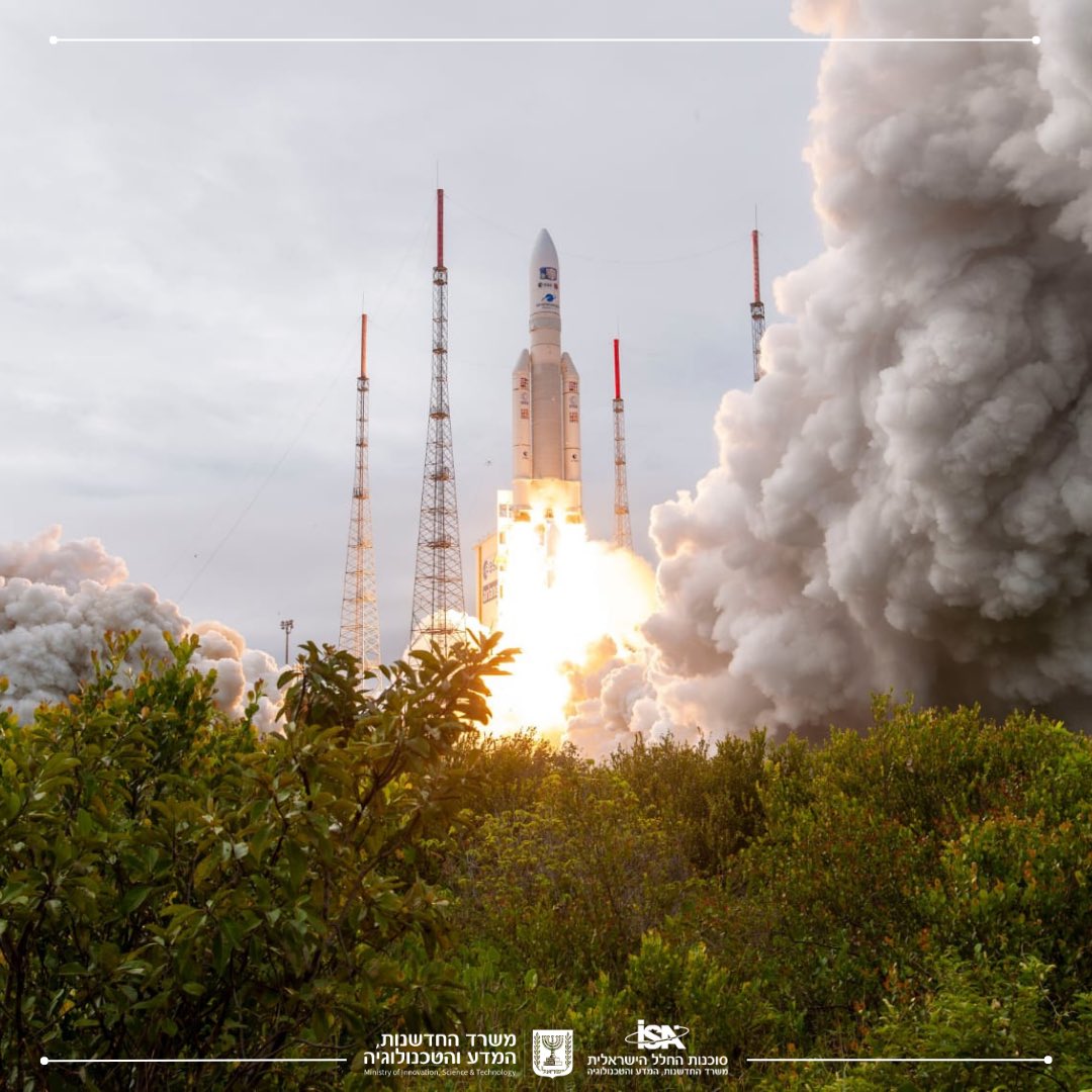 ILSpaceAgency's tweet photo. אנחנו באוויר 🚀🇮🇱

החללית JUICE המריאה אל כוכב הלכת צדק. השיגור בוצע היום ממרכז החלל הגיאני, בגיאנה הצרפתית שבדרום אמריקה באמצעות משגר אריאן-5 בשעה 15:14. https://t.co/0W1zrA9ddw