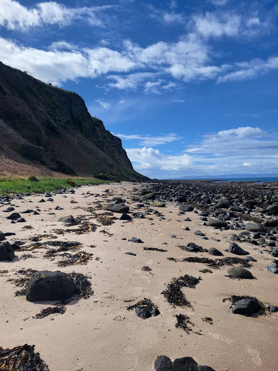 Michael61723036's tweet photo. There's always a trail somewhere #Headsofayr #trailrunning https://t.co/R60hNUvzgy