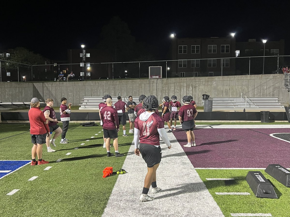 ACbearcatFB's tweet photo. A big thank you to @CoachRussCville for having us and allowing some our boys to experience a college practice! @CoachAtwood23 @CoachGarnerCU  @CoachHBrown8 @CoachBeatty_ https://t.co/FUzXs9muLw