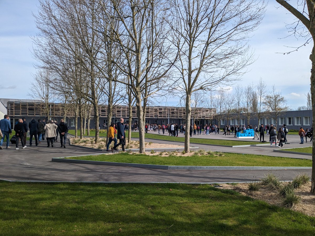 RDConstruction_'s tweet photo. [INAUGURATION]

Ce matin a eu lieu l'inauguration du collège Joséphine Baker (anciennement Chasse Royale) à #Valenciennes, livré par nos équipes en septembre dernier pour le @departement59.

Flashmob, visite guidée &amp; discours  étaient au programme de cette matinée 🙌 https://t.co/uxT2aExoxE