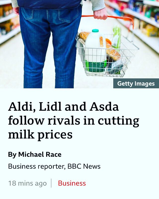 TeachonomicsLtd's tweet photo. Kinked demand curve ๐ก After Tesco yesterdayโฆ Aldi, Lidl and Asda announce a 5p reduction today. ๐ฅ๐ In an effort to not be outcompeted, this example of โprice warโ activity could indicate that wider inflation is starting to ease. ๐ #econtwitter #econ2 #econ3 #edutwitter https://t.co/On42QjBiXA