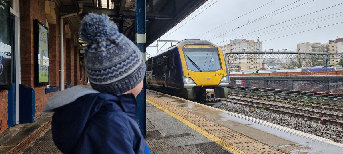 ukrailadventure's tweet image. Without doing any research, I was hoping we'd have a sprinter but this will do. At least this one is nearly empty 😆 #class331 331019 providing our first ride on this type and our first ride with Northern