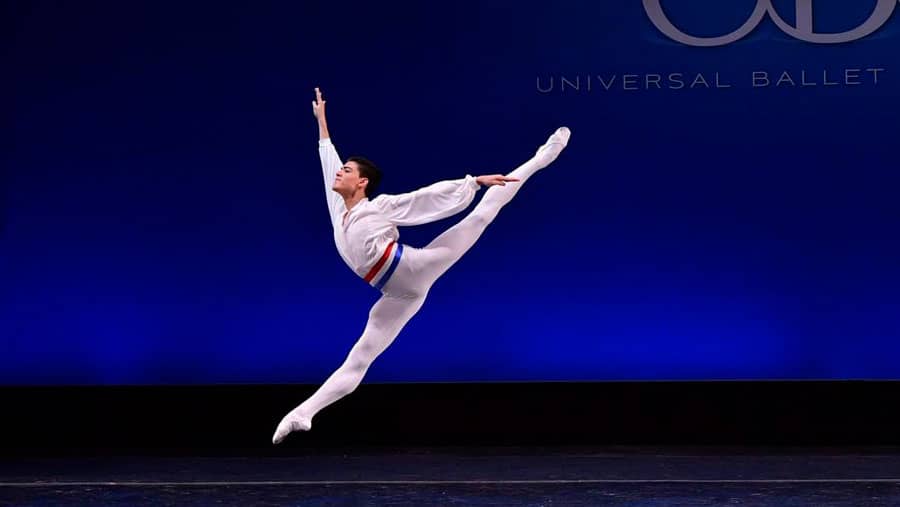 De nuestro #Instagram|| El bailarín margariteño Daniel Guzmán ganó el primer lugar en la categoría avanzada masculina del Gran Premio Americano de la Juventud (<a href="/yagp/">YAGP</a>), celebrado en el <a href="/StrazCenter/">Straz Center</a> for the Performing Arts, en Tampa, Florida, EE.UU.
instagram.com/p/CrBFEOuugKn/…