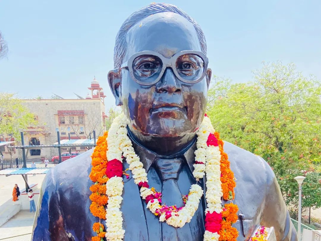 vishalgothwalin's tweet photo. भारतीय संविधान के शिल्पकार, भारत रत्न से अलंकृत बाबा साहब डॉ. भीमराव अंबेडकर जी की जयंती पर कोटि-कोटि नमन।
#भारत_रत्न
#AmbedkarJayanti https://t.co/4ejjh6mDII