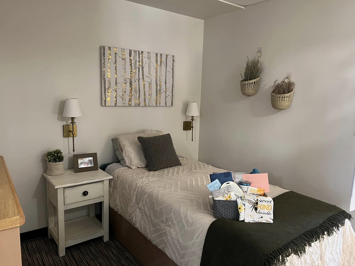 waysidecross's tweet image. GOD IS GOOD! #BlessedAndGrateful  to have friends, volunteers &amp;amp; churches who wrap around and support our ministries to improve the quality of life and services for our people in need. #Thanks Compass Church for renovating one of our graduate apartments.  waysidecross.org/lifespringwome…