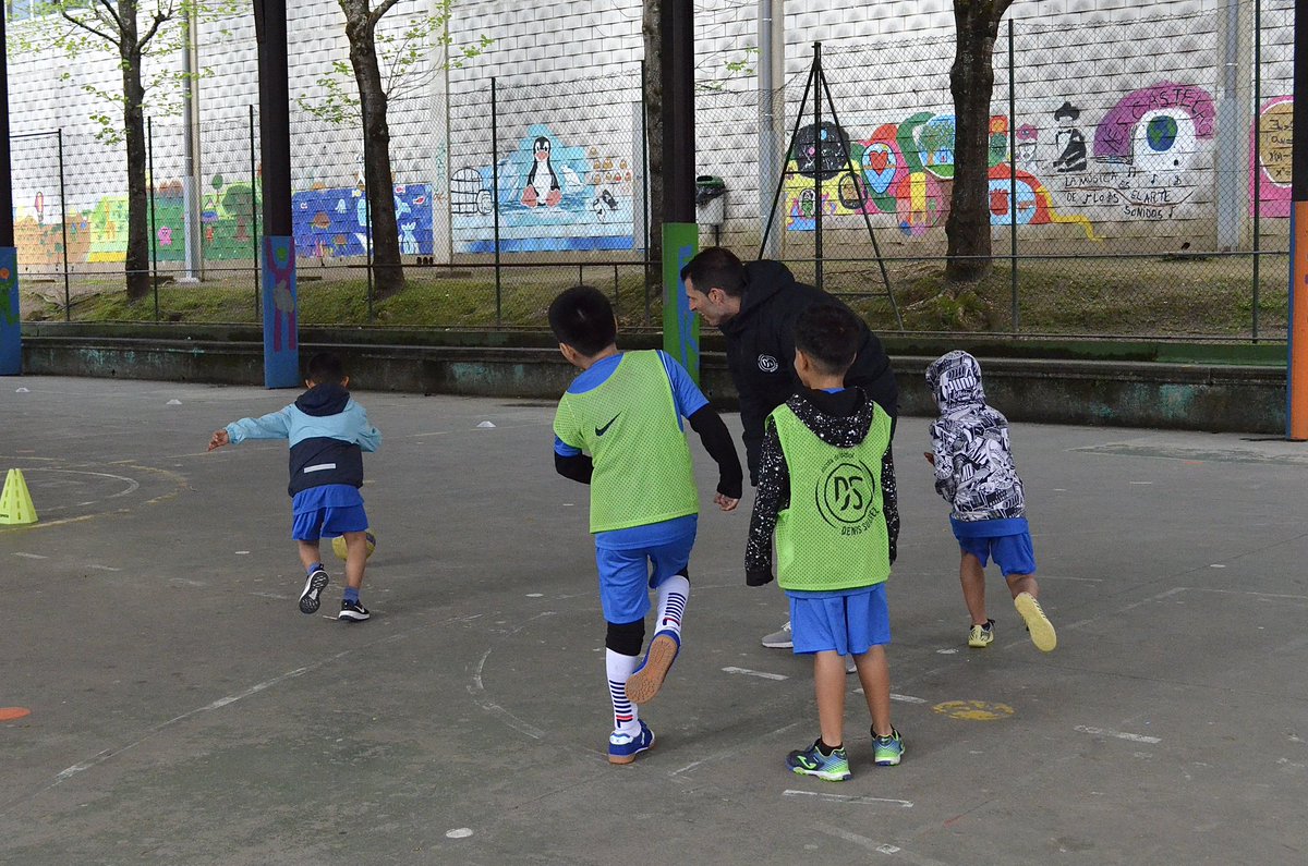 Estamos súper contentos de tener un nuevo grupo de niñas y niños en la actividad de la #caixaproinfancia 🫶

Bienvenidos 🤩

#caixaproinfancia #infacia #proyecto #proinfancia #fundacionlacaixa #gadisa #escueladefutbolbase #futbolbase