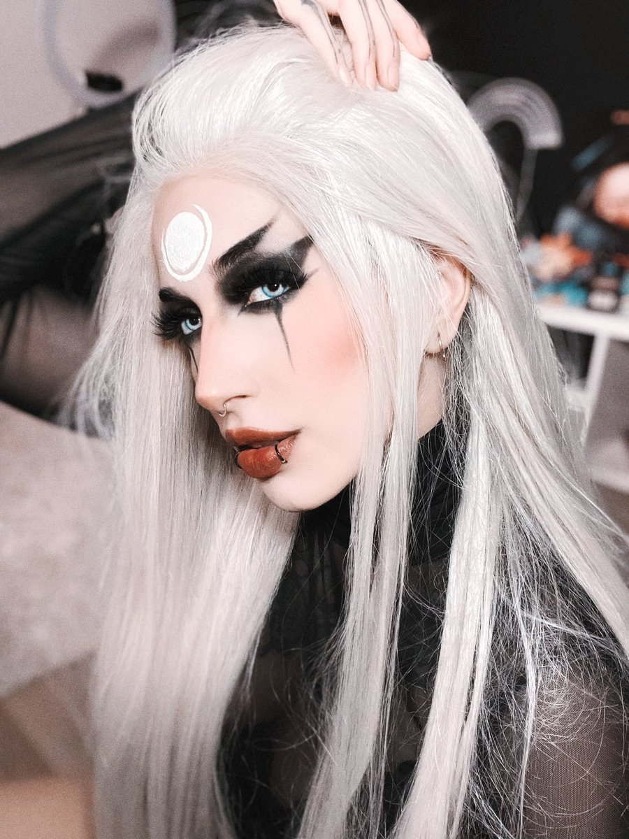 nordlys's tweet photo. throwback to my diana inspired makeup :3c!! what champion should i do next? https://t.co/8JI4Y3FFSb