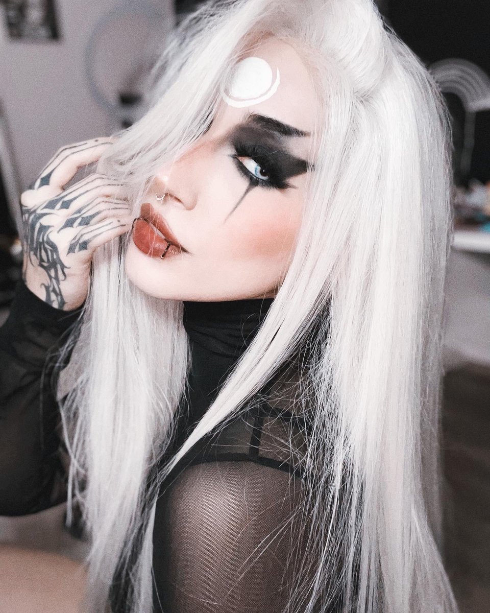 nordlys's tweet photo. throwback to my diana inspired makeup :3c!! what champion should i do next? https://t.co/8JI4Y3FFSb
