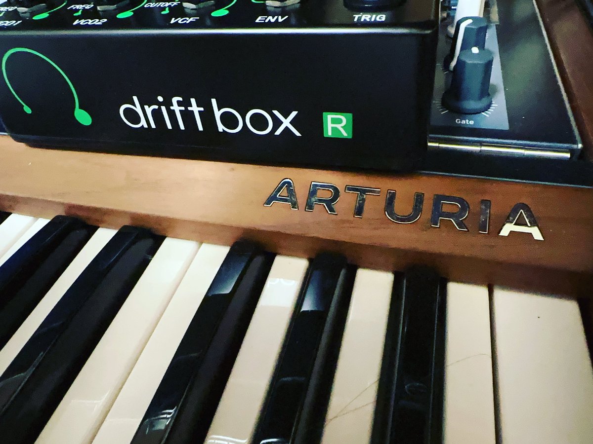 mayatty1982's tweet photo. 何か出来そうな、ちょい楽しみ。

#ARTURIA #matrixbrute #REON #driftbo #synthesizer https://t.co/1yCmxlz1BN