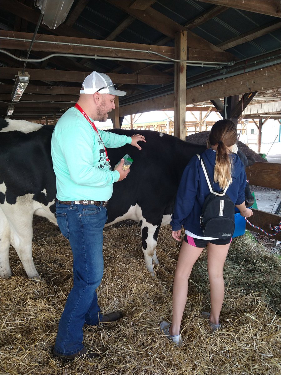 jrbarey2019's tweet photo. Ignore the gut, and focus on the teaching ๐
๐๐ป #AgAwareness2023 #QACExtension #dairyscience #VailwoodDbackHarlow https://t.co/O5C5DXmA4f