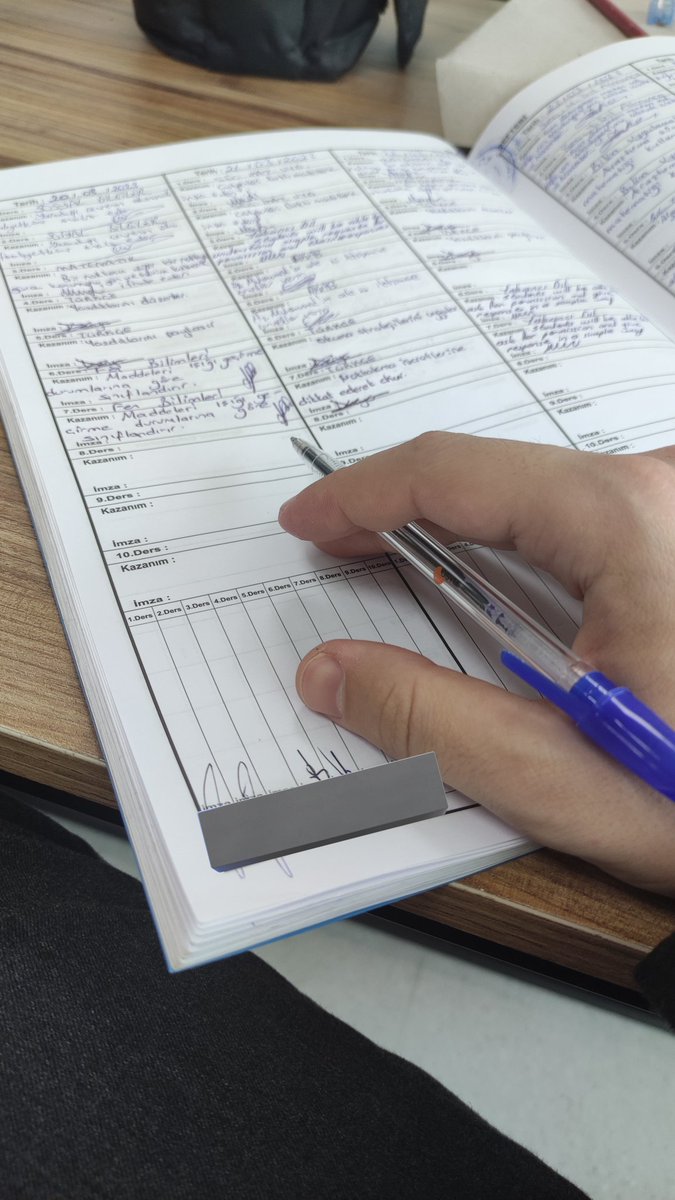 Defter yazmaktan parmaklarım morardı, mesleğin en boş ve israf tarafı...