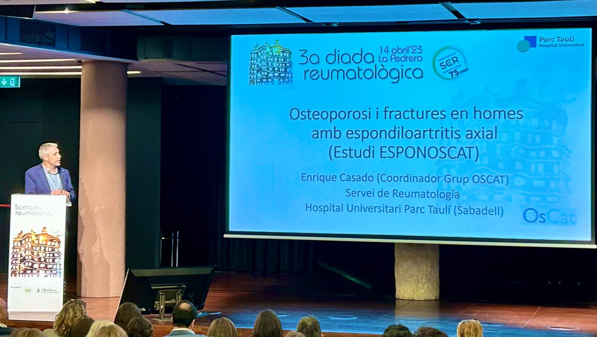 OsCat_SCReuma's tweet photo. El Dr. @docCasado ens presenta els resultats de l’estudi ESPONOSCAT del grup OsCat: Osteoporosi i fractures en homes amb espondiloartritis axial. 🩻

#osteroporosis #espondiloartritis #DiadaReuma23 de la @SCReuma https://t.co/R5FMm4nF70