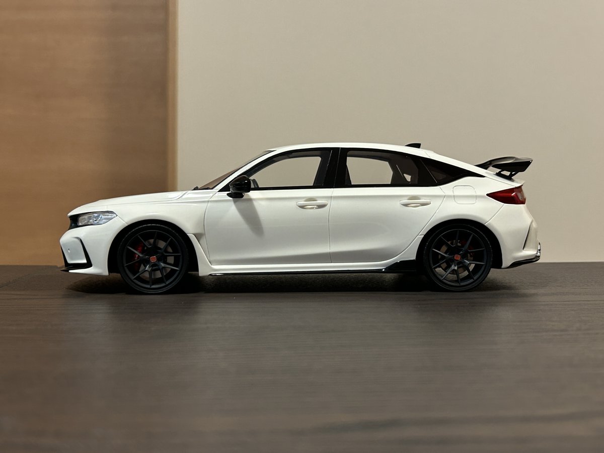 Graphite_One's tweet photo. 1/18 TOP SPEED CIVIC TYPE R(FL5)実車のFK8より白っぽいチャン白もある意味リアルです。残念ながら完売により現在は入手不可ですが...
#FL8 #FK8 #civic #typer #TOPSPEED #ミニカー https://t.co/XYTKqGv0rR