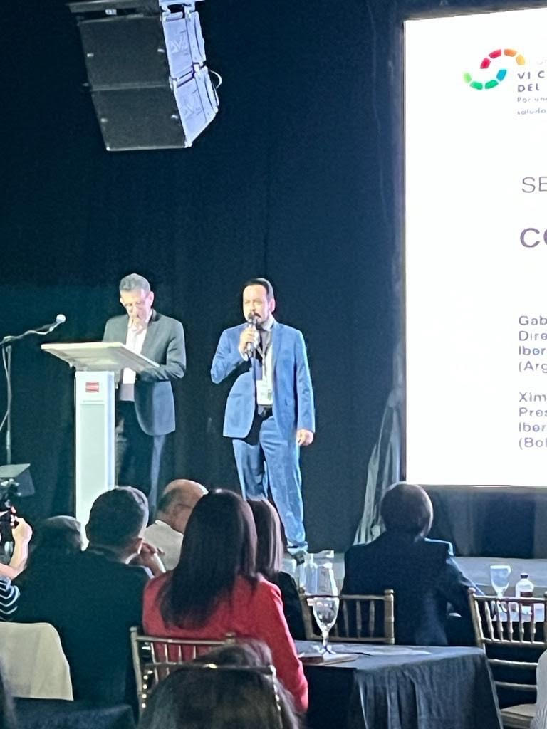 Ayer terminó la Cumbre Iberoamericana del Seguro, organizada por La Alianza del Seguro con el apoyo de #FEICOBOL en #CochabambaBolivia!!
Los cambios de paradigma en el mundo, se hicieron patente en las ponencias que fueron atendidas por 250 personas en la sala de El Portal.
Bravo