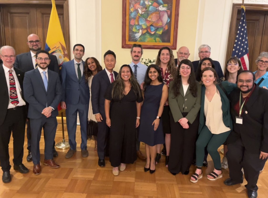 Milliones de gracias a la embajadora <a href="/ivonnebaki/">Ivonne A Baki</a> y al vicepresidente <a href="/ABorreroVega/">Alfredo Borrero Vega</a> por el maravilloso recepción en la embajada de Ecuador anoche 🇪🇨🇪🇨🇪🇨

 ¡Los campeones de cirugía mundial estuvieron bien representados!