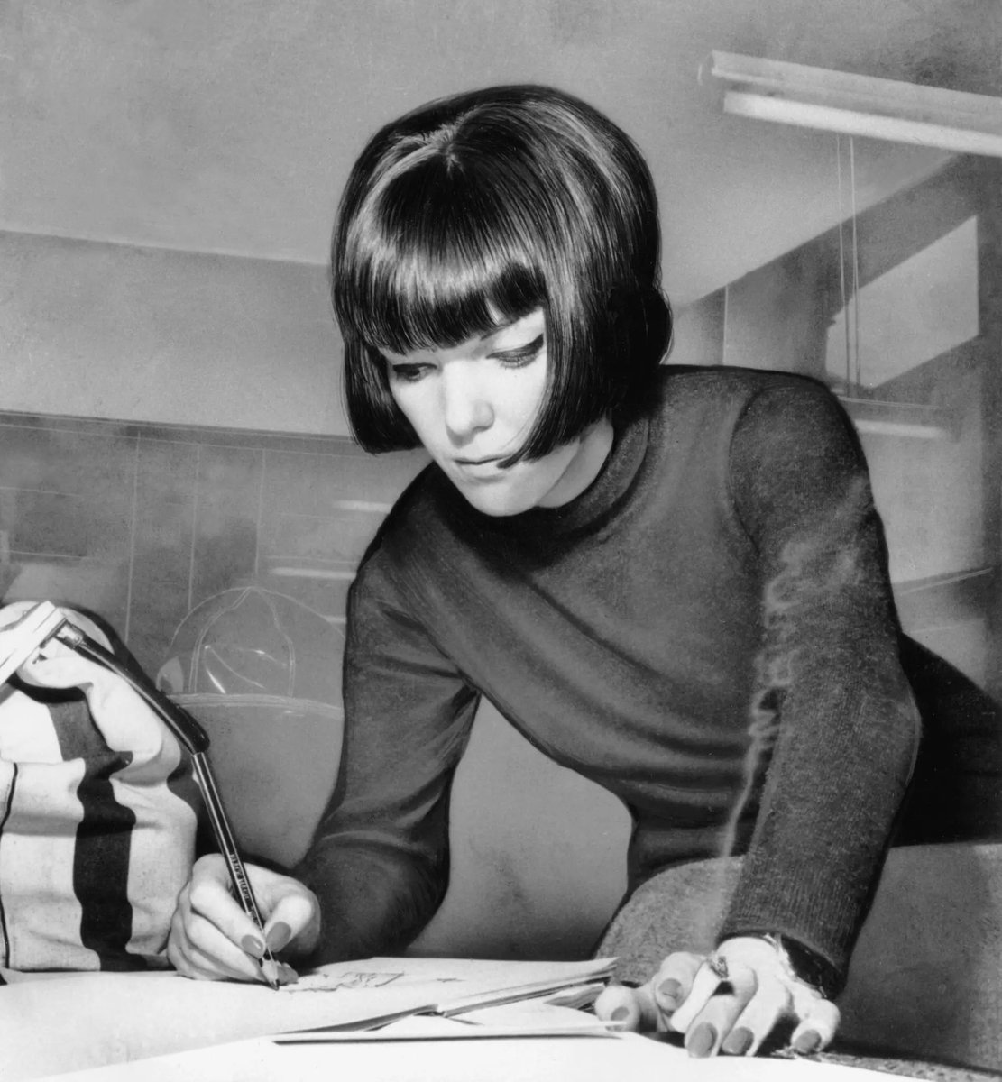 Twit__Mode's tweet photo. New !
Mary Quant nous a quitté ce jeudi 13 avril à l’âge de 93 ans. La fameuse créatrice de mode est notamment connue pour la création de la mini jupe. Un intemporel qui a permis à d nombreuses femmes de se libérer. Elle restera pour toujours une icône mode.
#miniskirt #MaryQuant https://t.co/AescD7yzwi