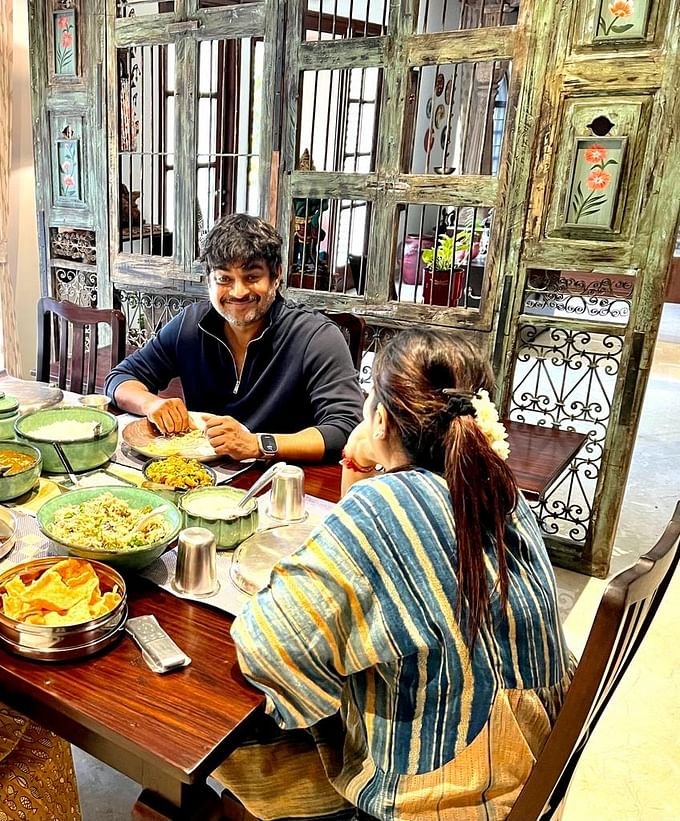 ActormadhavanFC's tweet photo. Andrum indrum endrum!

Punnagai mannan &amp; Smileking -Did this name suits well?
 
#actormaddygram #trending

Like, share &amp; follow us for more updates😜..!

#actormaddy #23YearsOfAlaipayuthey #maddyism #actormadhavan #kollywood #tamilnewyear #2023 #TrendingNow #SmileAgain #goodvibes https://t.co/uCfaHBtJu7