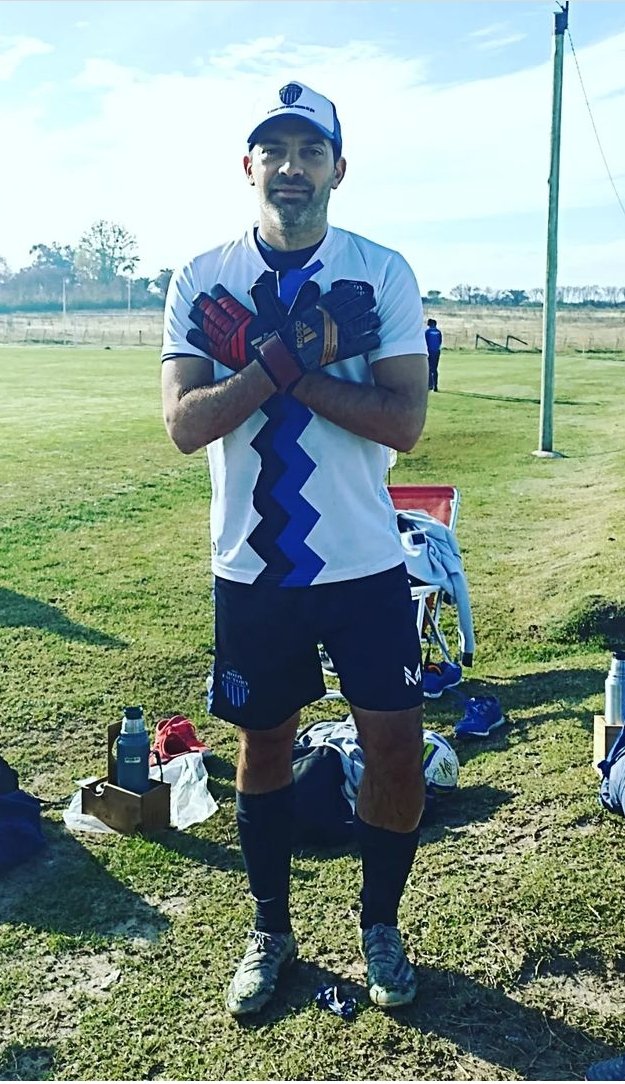 BodyFactory2002's tweet image. El día del golero llegó... 
Feliz día a los que nos cuidan cada fin de semana y para esos que alguna vez arriesgaron su vida por nosotros  ! @LUD_Oficial @santiack17