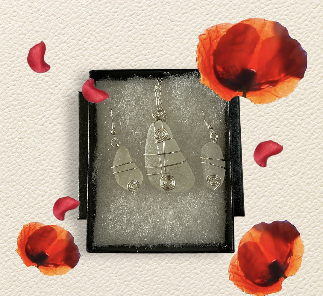 💕 April Competition 💕
For a chance to win this beautiful, handmade seaglass jewellery set just 
RT &amp; FOLLOW. Ends 30/04/2023 🎉

More sets at Argyllseaglass.co.uk 🏴󠁧󠁢󠁳󠁣󠁴󠁿

#WinItWednesday #FreebieFriday  #MHHSBD #ScottishCraftHour #CraftBizParty #Scotland