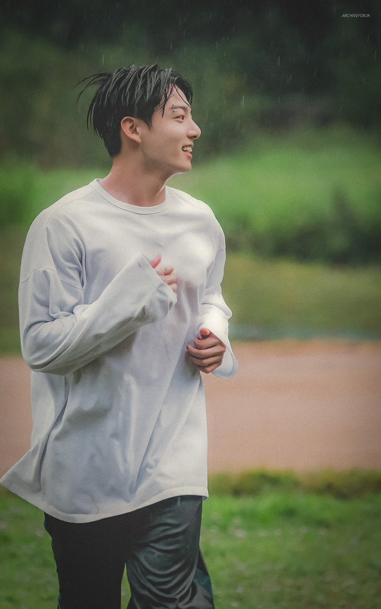 archiveforJK's tweet photo. like… who looks like this ???? https://t.co/OYMbFUHSt5
