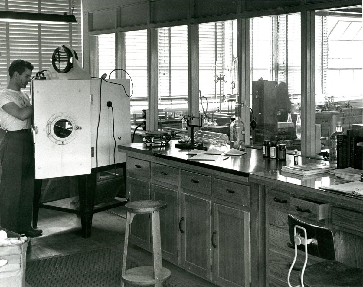Happy #nationalsoybeanmonth
Here's Ford's Carver Soybean Lab located just down Michigan Avenue from our museum around 1940. It's where Ford experimented with producing a car made with plastic that utilized soybean fiber