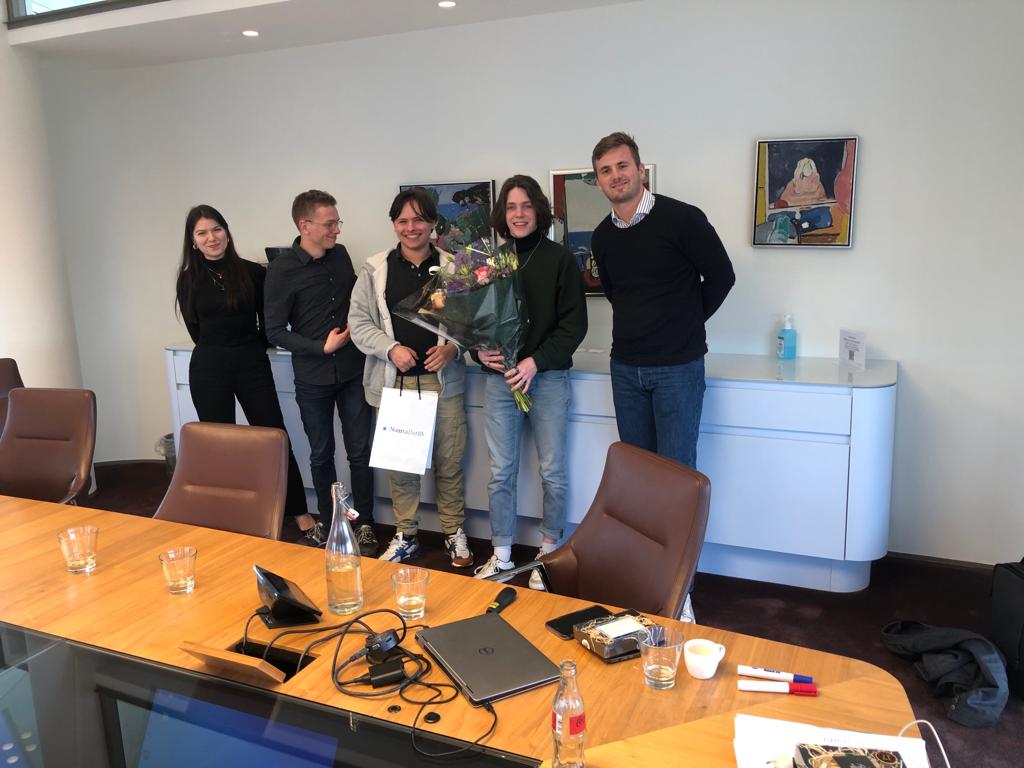 MandevilleAC's tweet image. Deze week waren onze hoogbegaafde studenten te gast bij Nauta Dutilh advocaten in Amsterdam. Zij kregen een casus om uit te werken met uiteindelijk een winnaar (Milan). Well done en dank Sarah voor de prachtige ontvangst!
#Gouda #NautaDutilh