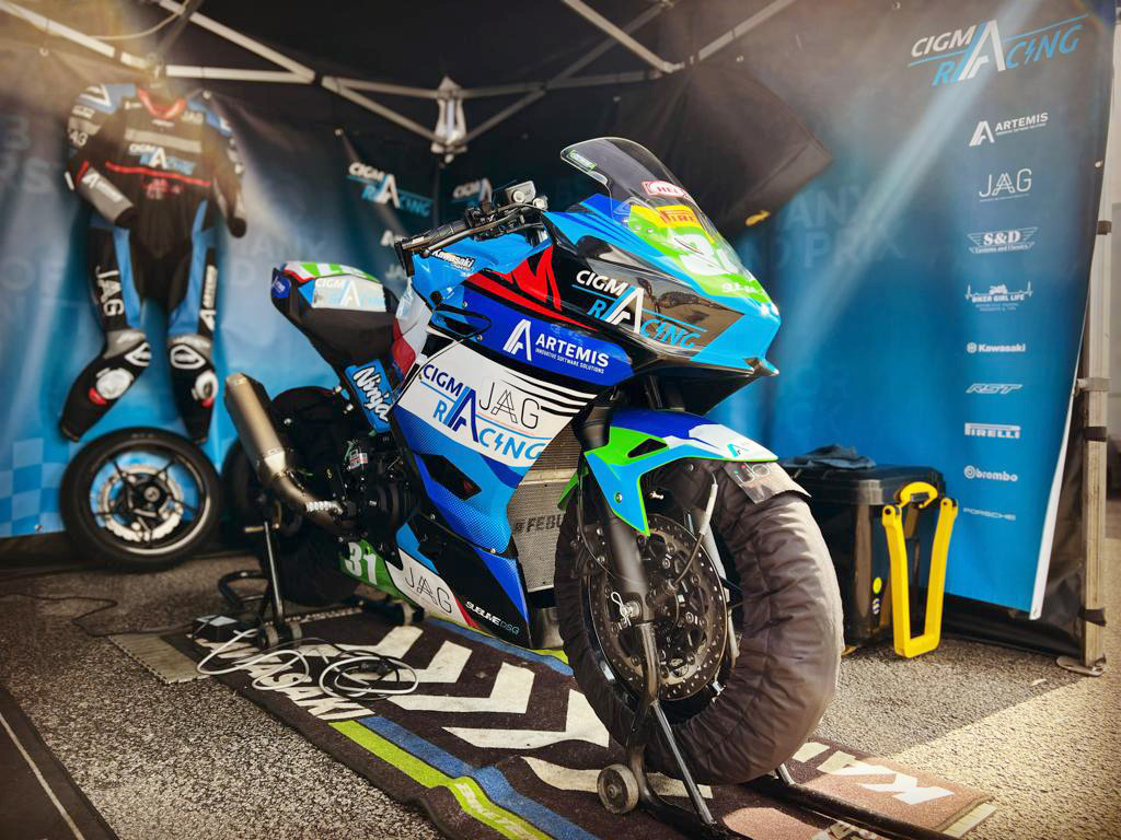 Nathan-Ellis Ward took part in his first-ever #BritishJuniorSupersport event last weekend.

He pulled off an impressive 11th place finish and his first points of the year. Congrats Nathan! 🎉

Read our full race report:
cigmaracing.com/bike-team/juni…

#BSB #CigmaRacing #Motorbikeracing